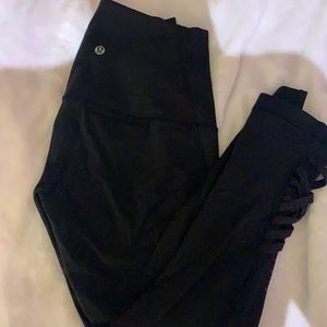 LULU LEMON black high rise leggings + mesh strip size us 4🖤